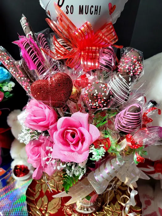 Sugar dreams cake shop, Specially on cakes cupcakes and more ! Cake Cupcakes + Decoration Clases Available Picture 4