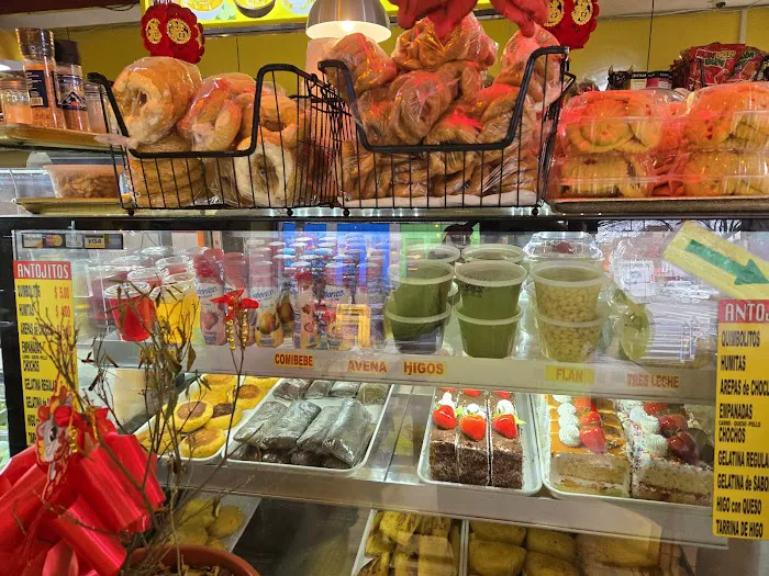 La Nueva Ambatenita Bakery Picture 10