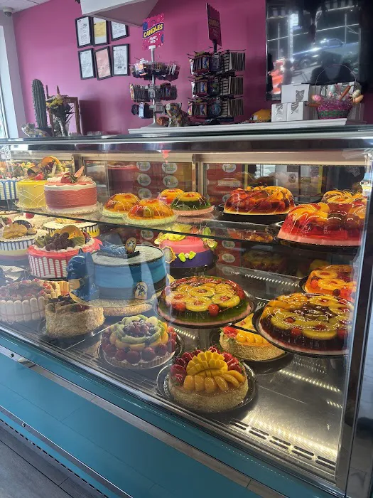Panaderia Y Pasteleria Mexicana Picture 2