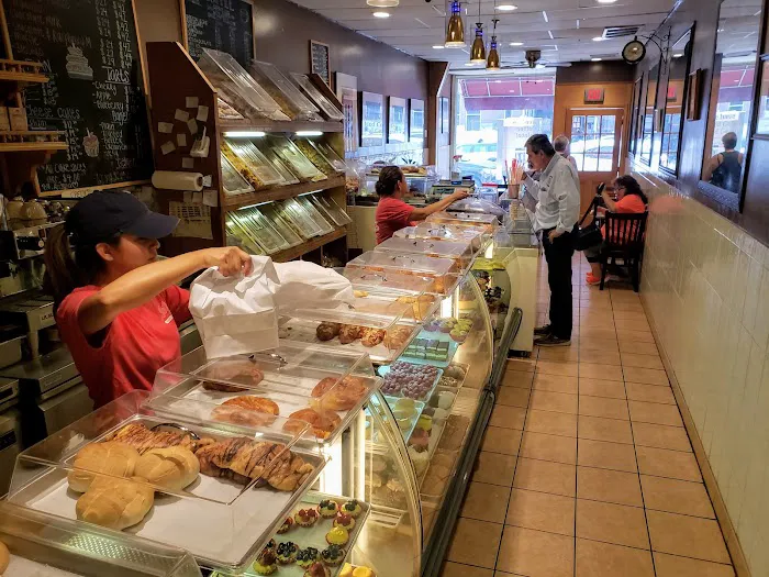 Lety's Bakery and Cafe Picture 5