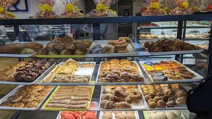 La Pinata Bakery Picture 5