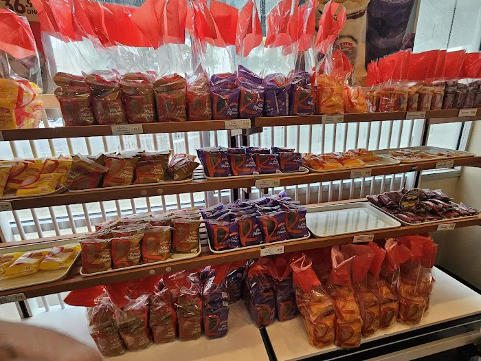 Red Ribbon Bakeshop Picture 2