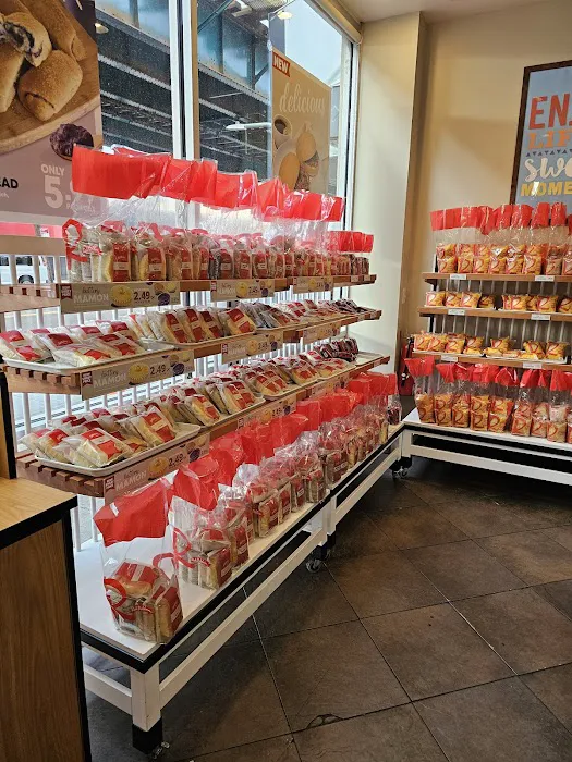 Red Ribbon Bakeshop Picture 5