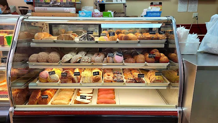 La Fe Bakery & Restaurant Picture 5