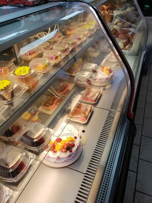 La Fe Bakery & Restaurant Picture 6