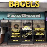 B&B Hot Bagels and Deli ico
