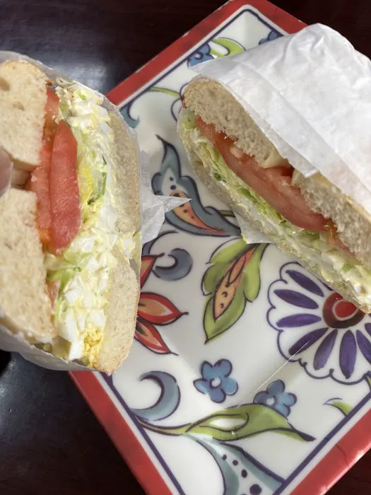 B&B Hot Bagels and Deli Picture 3