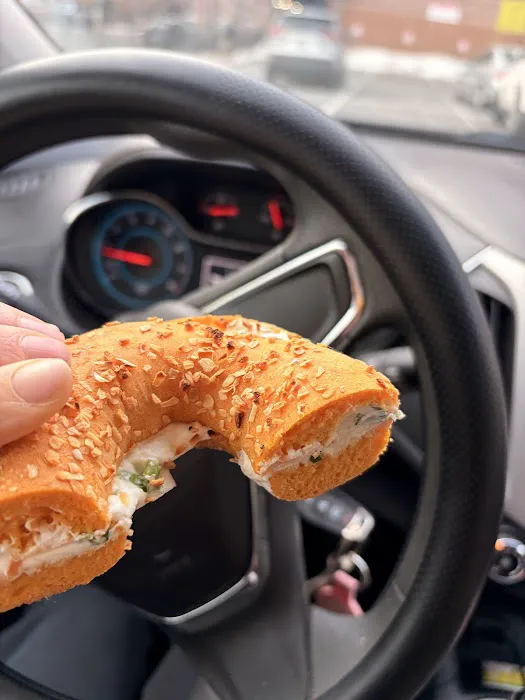 B&B Hot Bagels and Deli Picture 4