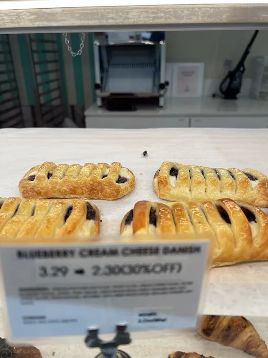 L’Ami Bakery & Cafe Picture 1