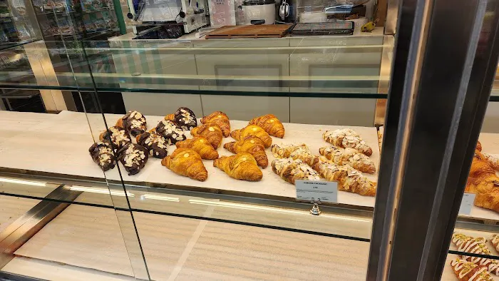 L’Ami Bakery & Cafe Picture 3