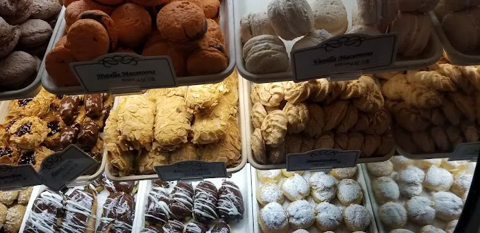 omonia cafe next door Picture 1