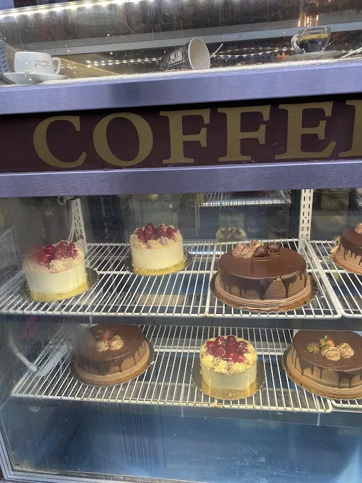 omonia cafe next door Picture 5