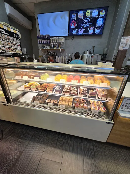 Rainbow Bakery Picture 5