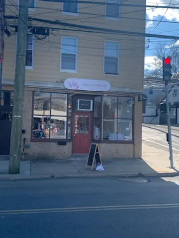 Wildly Cakes & Sweets LLC Picture 1