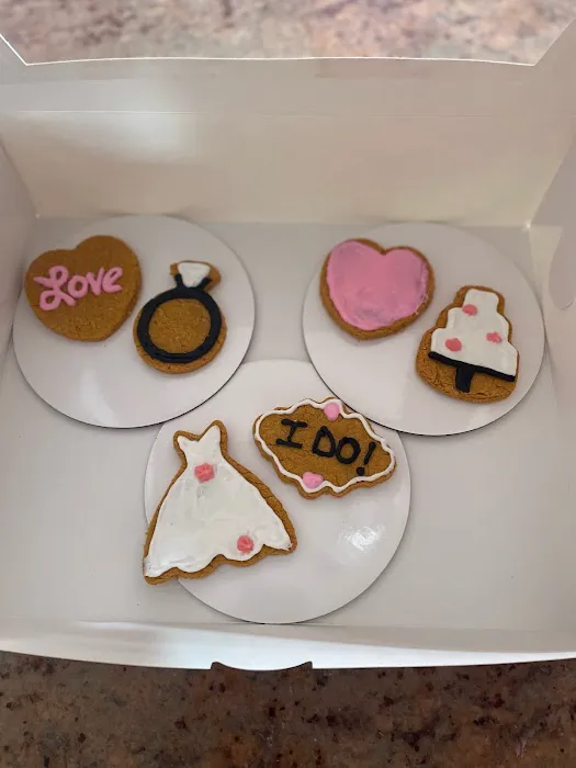 Curly Tail Cakes | Dog Bakery Picture 4