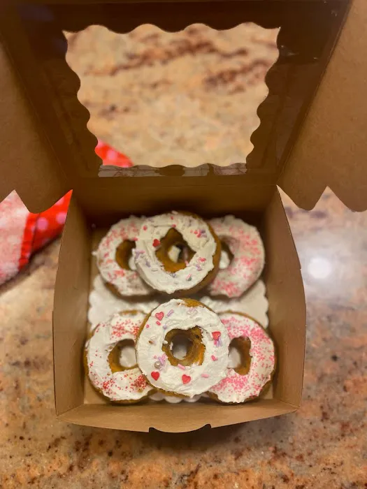 Curly Tail Cakes | Dog Bakery Picture 8