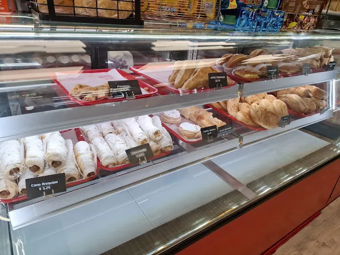 Parceros Bakery & Restaurant Picture 3