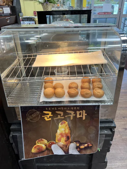 GATEAUX Bakery Picture 9