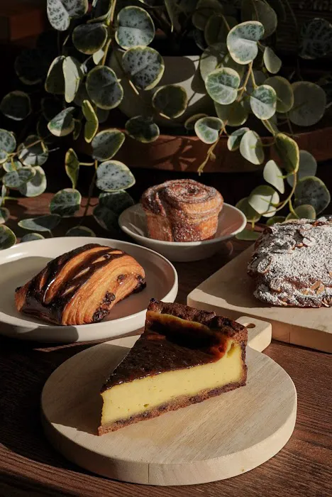 Le Petit Paris Picture 2