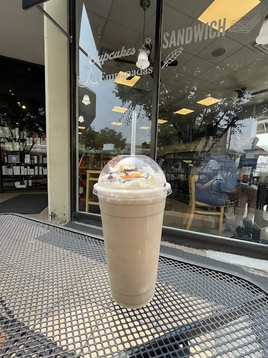 DELI ON THE HUDSON CAFE Picture 3