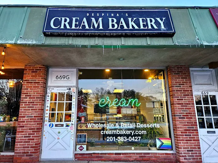 Despina's Cream Bakery Picture 4