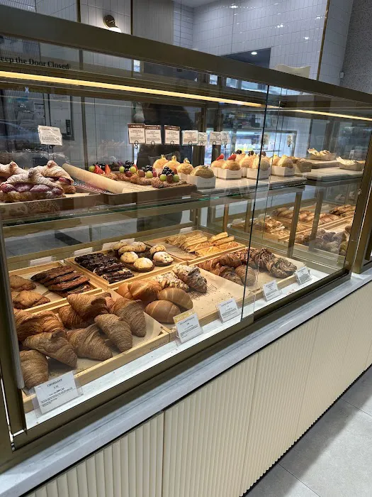 Tous les Jours Bakery Cafe Picture 7