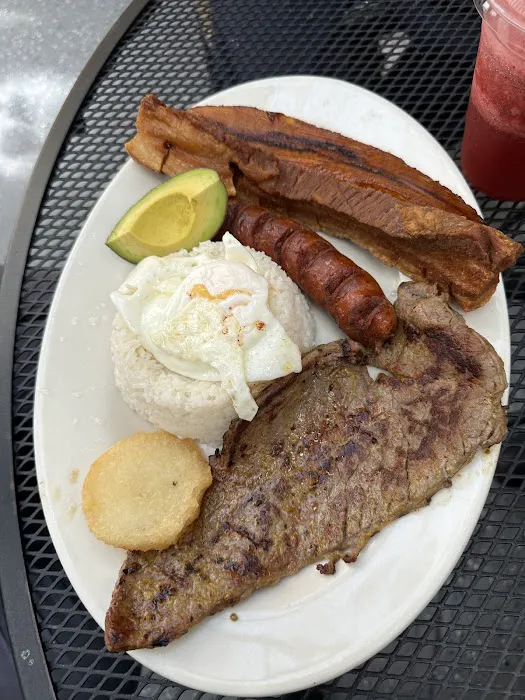 Tajadas Bakery & Restaurant Picture 5