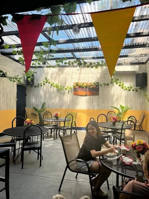 Tajadas Bakery & Restaurant Picture 3