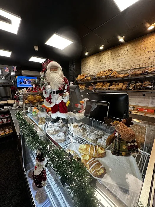 Glendale Bagels & Quality Deli Picture 6