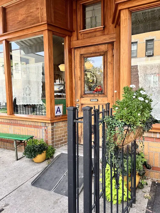 Bakeri Queens Picture 1