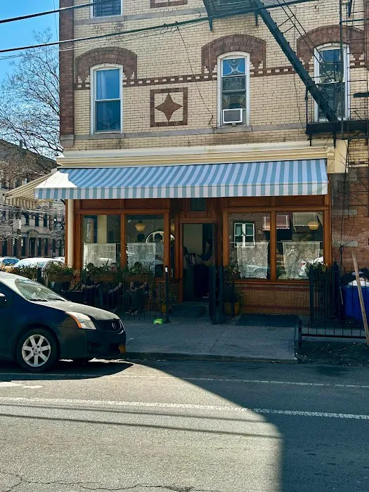 Bakeri Queens Picture 8