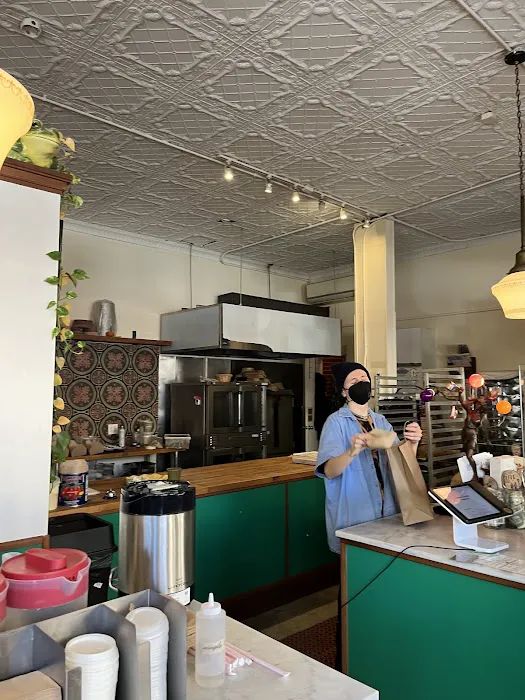 Bakeri Queens Picture 3