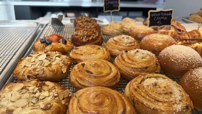 Bianco Latte Bakery & Cafe Picture 5