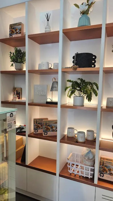 The Oasis Cafe LIC Picture 2