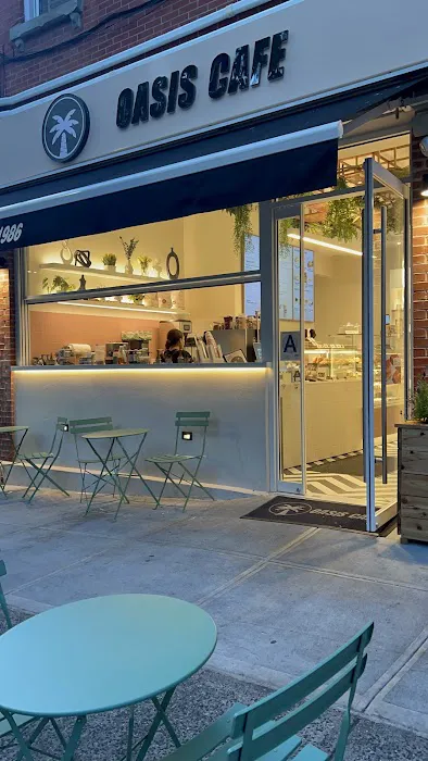 The Oasis Cafe LIC Picture 3