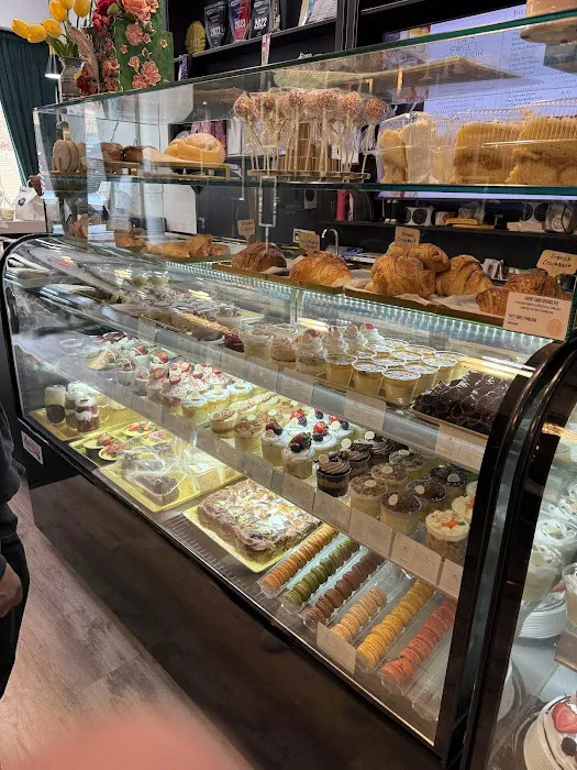 Iva’s Sweet Parlour Picture 3