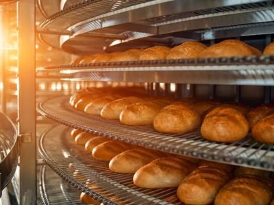 The Difference Between Artisan Bakeries and Commercial Bread Shops